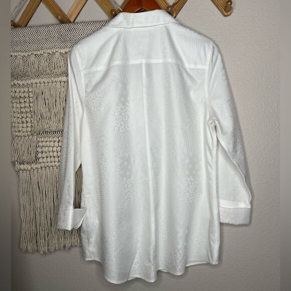 Chico’s white Animal Print embossed button front shirt size 2 - Picture 3 of 5